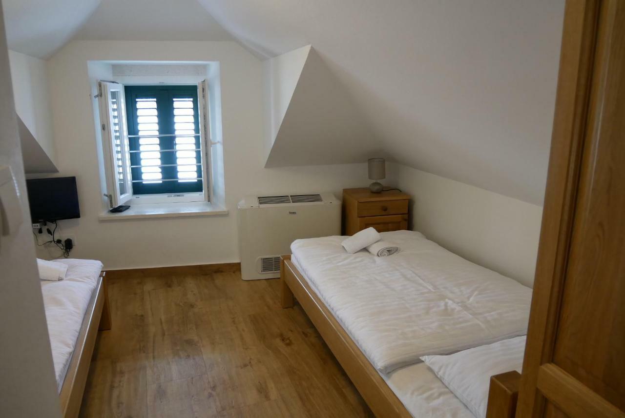 Guest House Jere Old Town Rogoznica  Extérieur photo